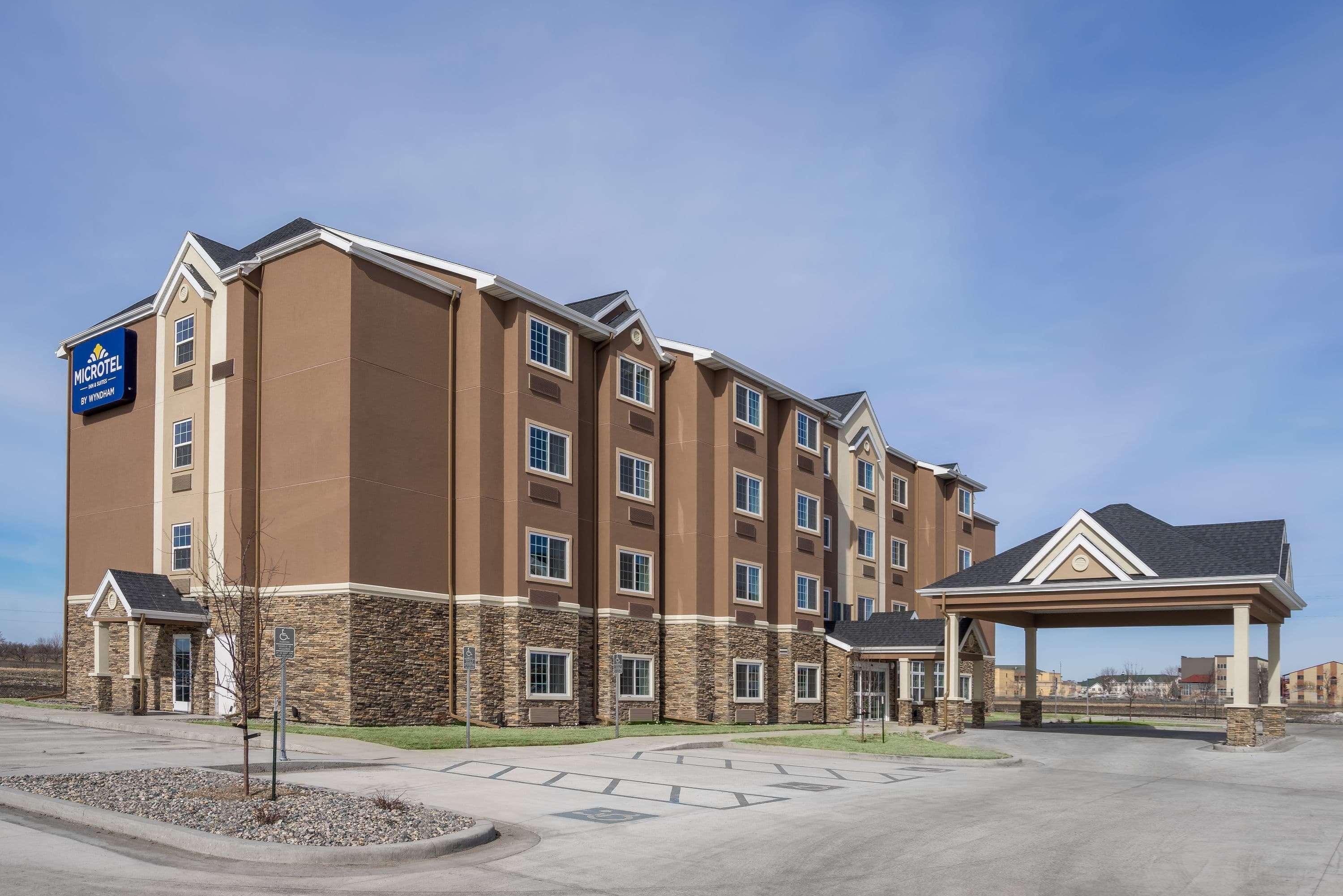 Microtel Inn & Suites By Wyndham Moorhead Fargo Area Exterior foto